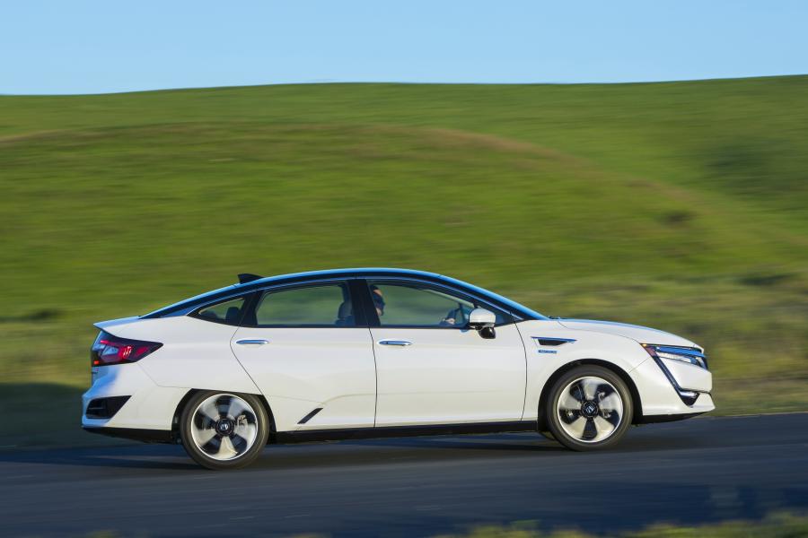 Honda Clarity Fuel Cell 2016 года  (US) (фото 30 из 40)